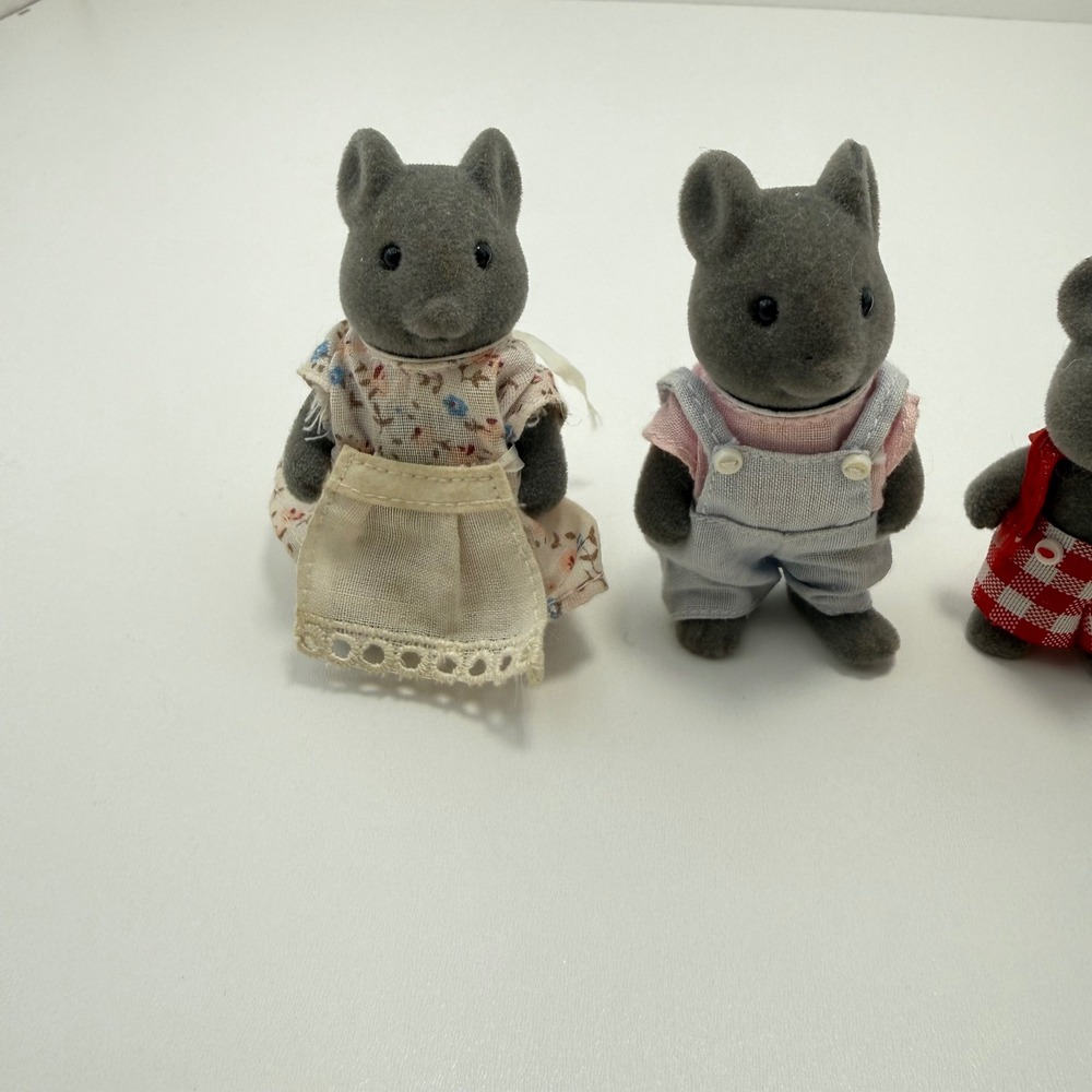 Vintage Sylvanian Family/Calico Critters Thistlethorn Mouse Family Set of 4 - Picture 2 of 12